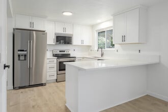 2817 Applewood Ln in Eugene, OR - Building Photo - Building Photo