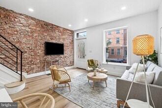 908 Reed St in Philadelphia, PA - Building Photo - Building Photo