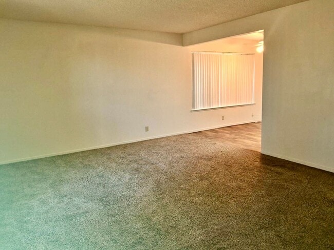 11580 Garnet Way in Auburn, CA - Foto de edificio - Building Photo