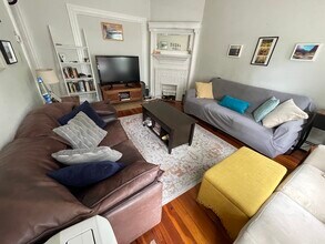 23 Forest Hills St, Unit 1 in Boston, MA - Foto de edificio - Building Photo