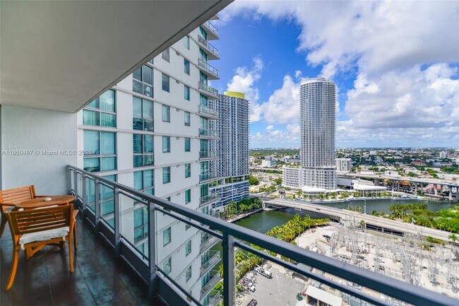 92 SW 3rd St, Unit # 2707 in Miami, FL - Building Photo - Building Photo
