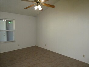 8705 Pineridge Dr in Austin, TX - Building Photo - Building Photo