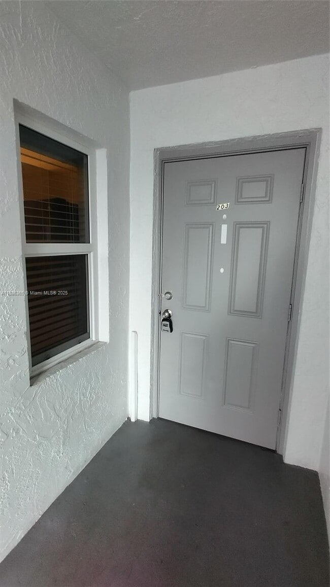 711 NE 2nd Ave in Fort Lauderdale, FL - Building Photo - Building Photo