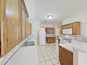 419 S Pointe Ln in Mustang, OK - Building Photo - Building Photo