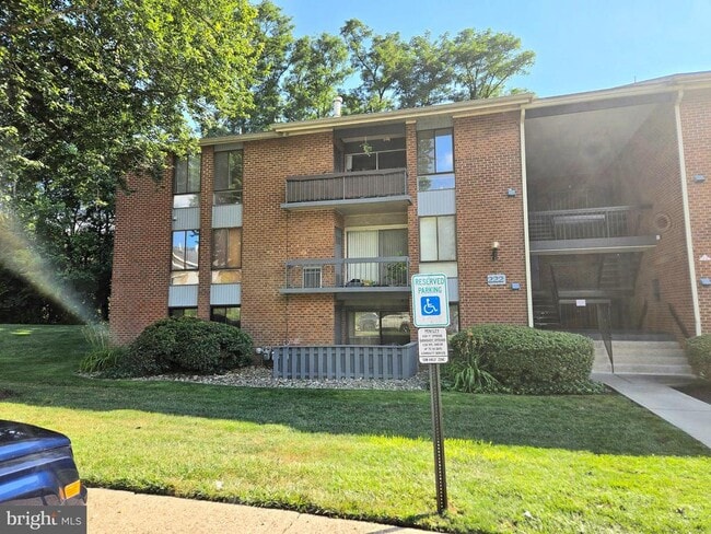 property at 222 10 Echelon Rd