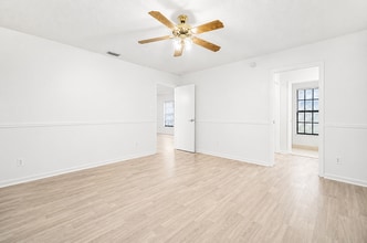 190 Parkwood Dr in Royal Palm Beach, FL - Building Photo - Building Photo