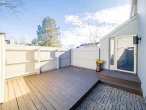 2 Cypress Ln in Ridgefield, CT - Building Photo - Building Photo