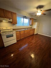 66 W Main St in East Palestine, OH - Foto de edificio - Building Photo