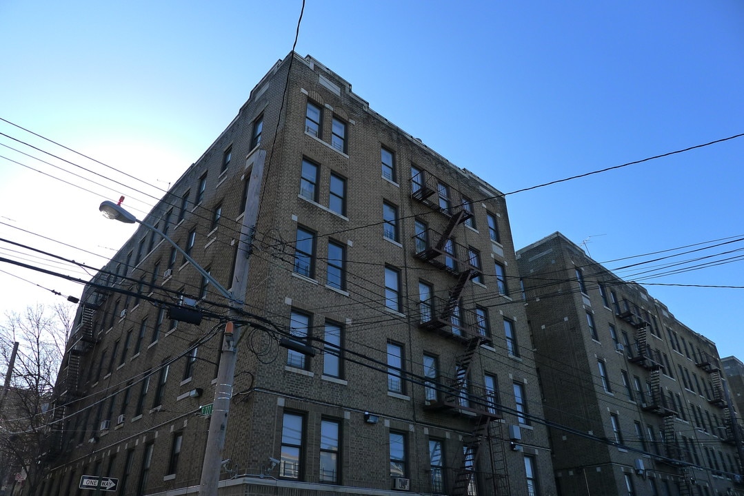 4014-16 Carpenter Ave in Bronx, NY - Building Photo