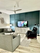 410 Bayfront Pl in Naples, FL - Foto de edificio - Building Photo