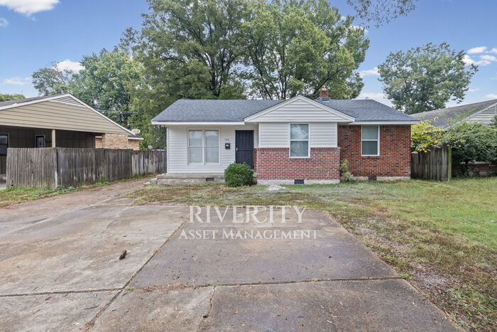 1016 Mendenhall Cove in Memphis, TN - Building Photo
