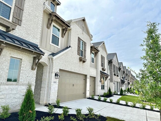 property at 6511 Scarlet Pond Ln