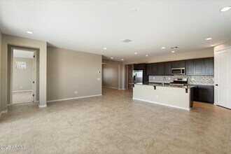 10211 W Crittenden Ln in Avondale, AZ - Building Photo - Building Photo