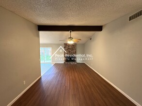 7572 El Terraza Dr in Sacramento, CA - Building Photo - Building Photo