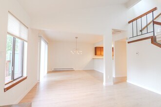 31734 48th Ln SW in Federal Way, WA - Foto de edificio - Building Photo