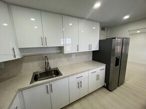 6575 W 4th Ave in Hialeah, FL - Building Photo - Building Photo