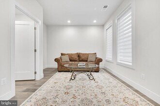 147 Prairie Ln in Alexandria, VA - Foto de edificio - Building Photo