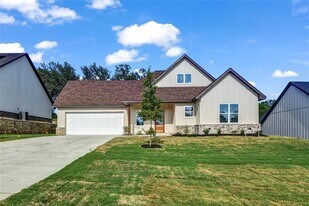 1604 Franklin St in Weatherford, TX - Building Photo