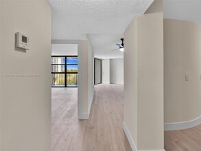 400 Leslie Dr in Hallandale Beach, FL - Building Photo - Building Photo
