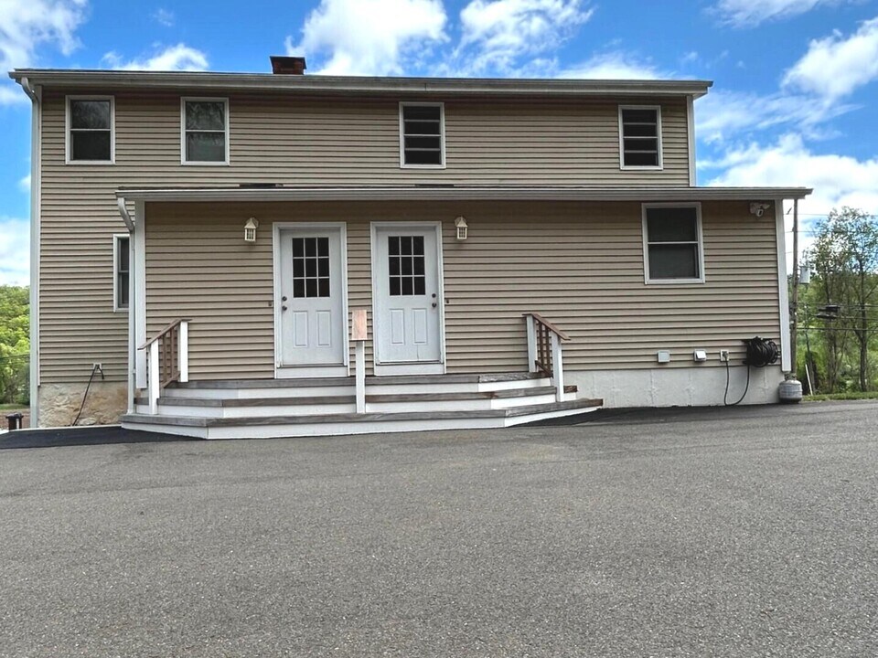 1100 N High St in East Haven, CT - Building Photo