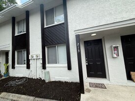 213 S Moss Rd, Unit 213 in Winter Springs, FL - Building Photo