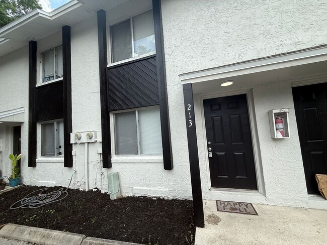 213 S Moss Rd, Unit 213