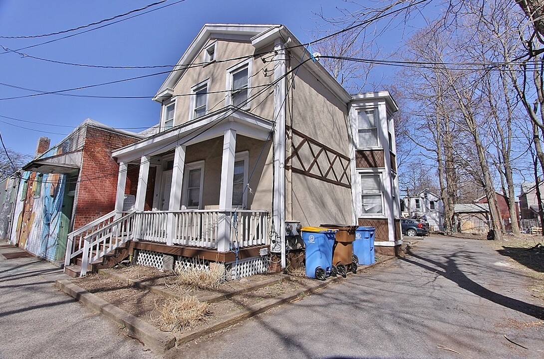 38 Furnace St in Kingston, NY - Building Photo