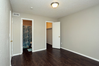 Continental Apartments in Moore, OK - Foto de edificio - Interior Photo