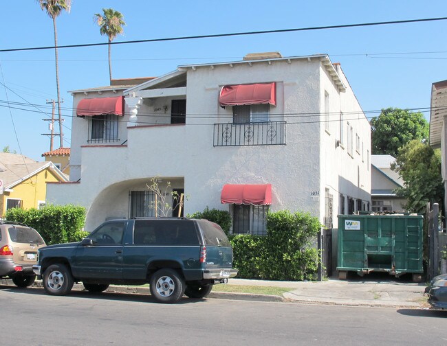 1049 W 43rd St in Los Angeles, CA - Foto de edificio - Building Photo