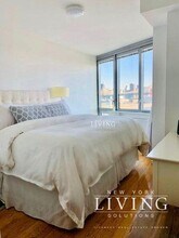 4545 Center Blvd in Queens, NY - Building Photo - Building Photo