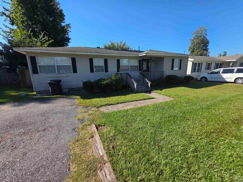 110 Ann Ave in Sherwood, AR - Building Photo
