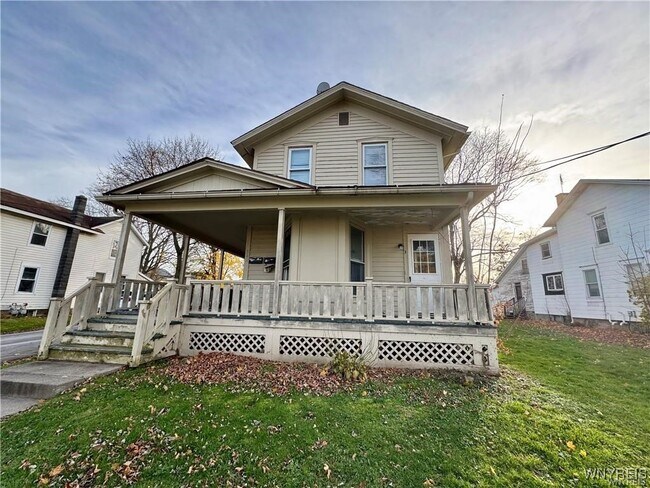 341 Upper Front Ave in Medina, NY - Building Photo - Building Photo