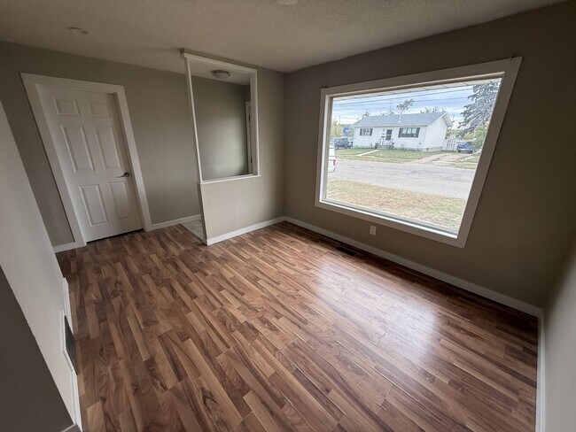 4812 47 Ave in Cold Lake, AB - Building Photo - Building Photo