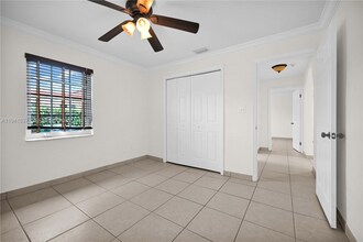 6560 SW 39th St in Miami, FL - Foto de edificio - Building Photo