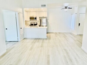 515 Lands End Way in Oceanside, CA - Foto de edificio - Building Photo