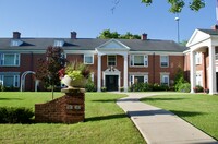 Colonial Court Apartments in Shorewood, WI - Foto de edificio - Building Photo