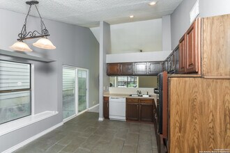 5927 Catalina Sunrise Dr in San Antonio, TX - Building Photo - Building Photo