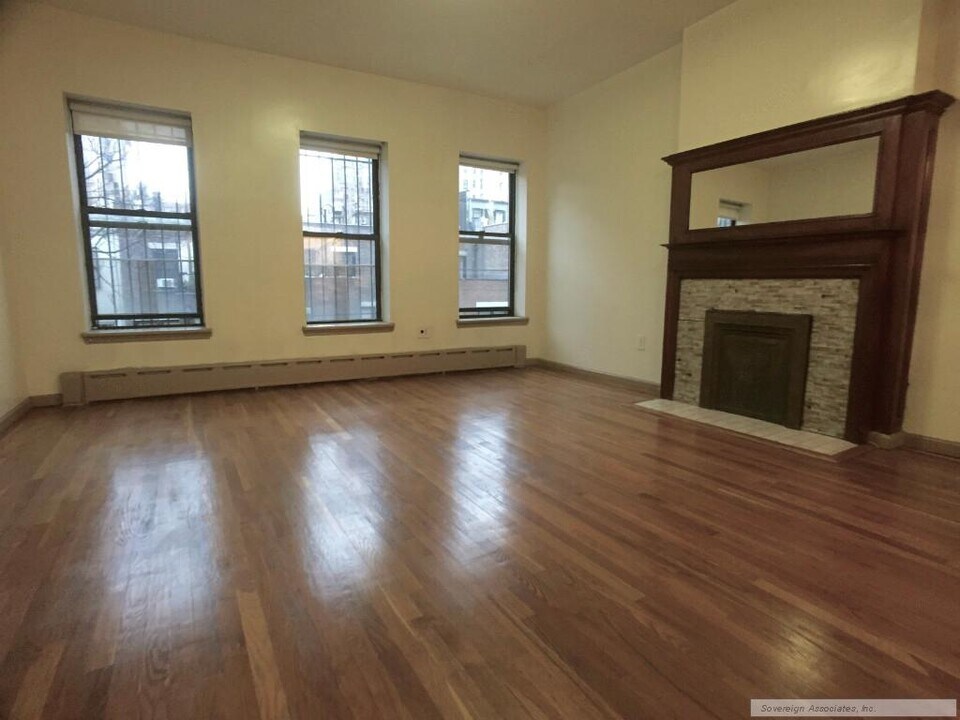 306 W 106th St in New York, NY - Building Photo