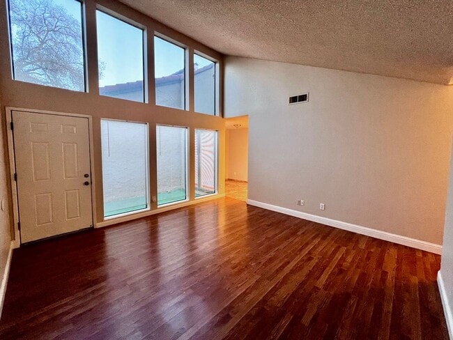 5965 E Shields Ave in Fresno, CA - Building Photo - Building Photo