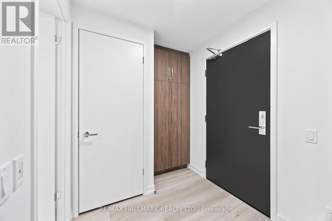 863 St Clair Ave W in Toronto, ON - Building Photo - Building Photo