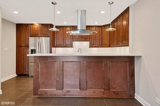 201 Thames Pkwy in Park Ridge, IL - Building Photo - Building Photo