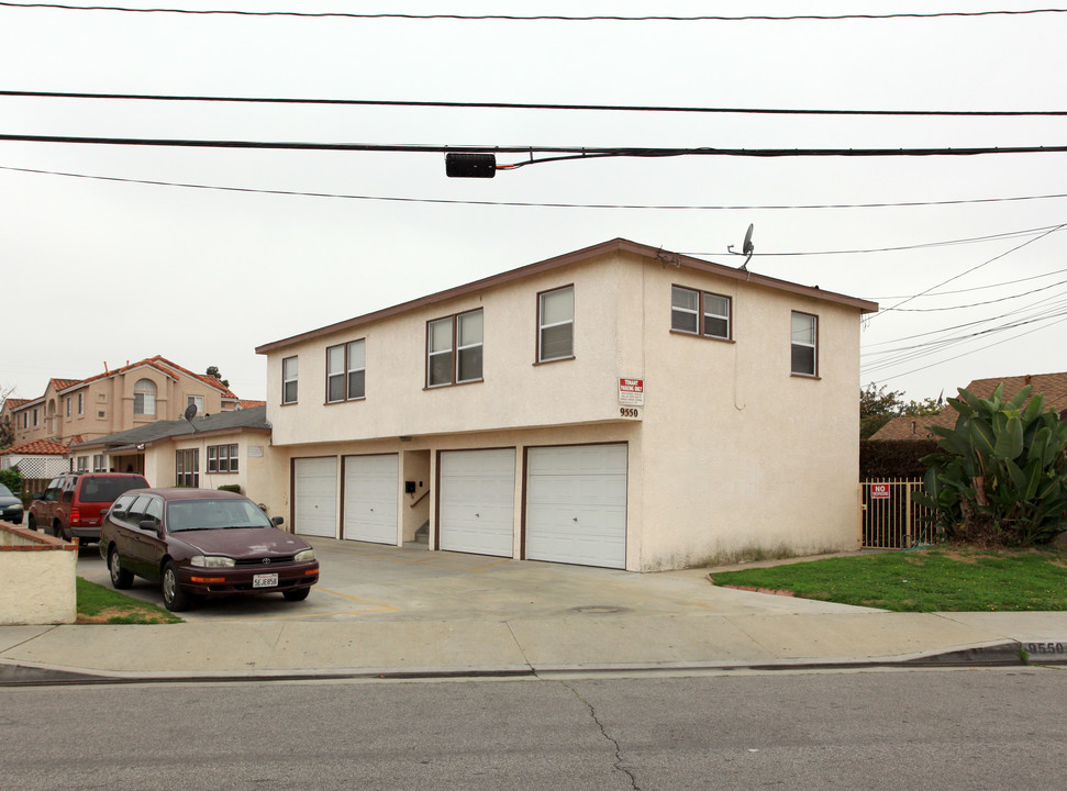 9550 Pacific Ave in Bellflower, CA - Building Photo