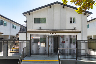 Lawndale Apartments in Lawndale, CA - Building Photo - Building Photo