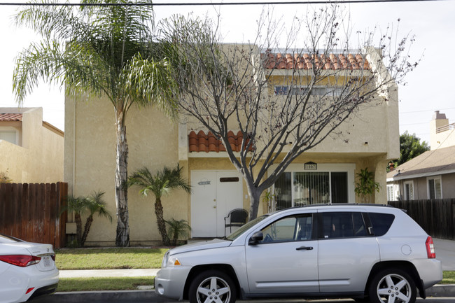 1007 Alabama St in Huntington Beach, CA - Foto de edificio - Building Photo