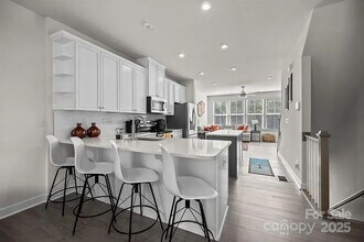 Room in Townhome on Broad River Ln in Charlotte, NC - Building Photo - Building Photo