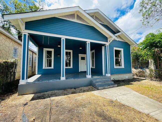 1818 E Houston St