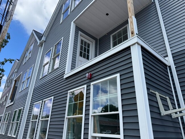 1085 Whalley Ave in New Haven, CT - Foto de edificio - Building Photo