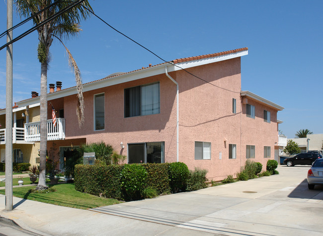 5051 Dunbar Ave in Huntington Beach, CA - Building Photo - Building Photo