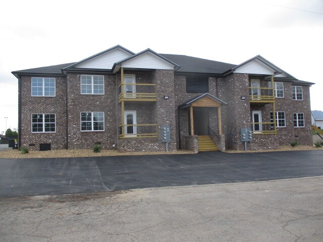 1504 Commerce Dr in Scottsville, KY - Building Photo
