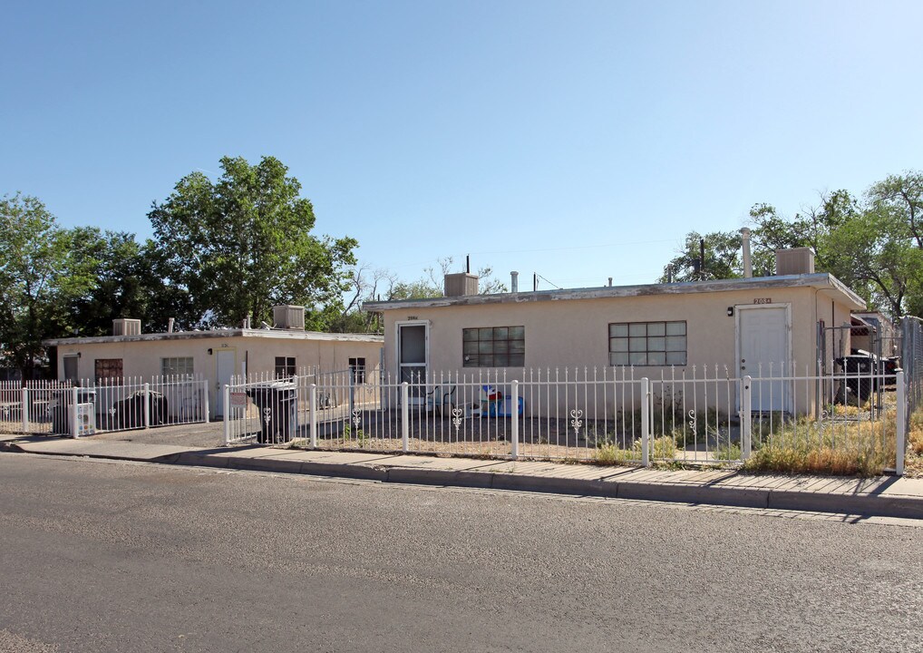 208-212 Espanola St NE in Albuquerque, NM - Foto de edificio